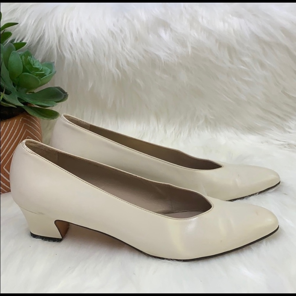 Salvatore Ferragamo Cream Pumps